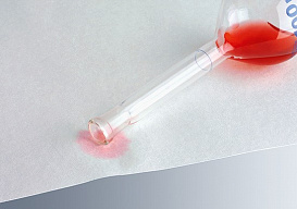 Защита рабочей поверхности, в рулоне, 0,4×50 м, 140 г/м², 1 шт, LabSorb, Ahlstrom (Munktell) в работе