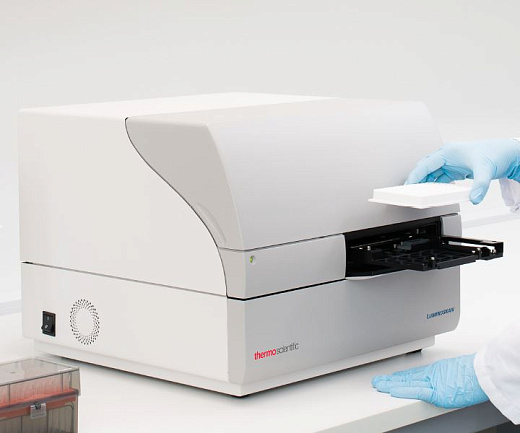 Люминометр, 270 – 670 нм, планшетный, шейкер, инкубатор, 1 дозатор, Luminoskan Фото 2